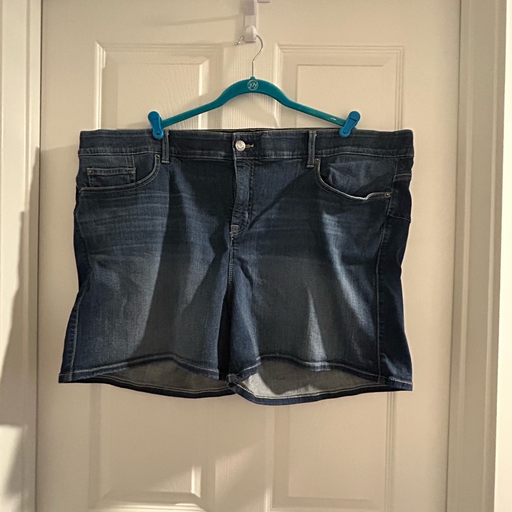 Torrid 5 Inch Bombshell Premium Stretch High-Rise Short Sze 28W
